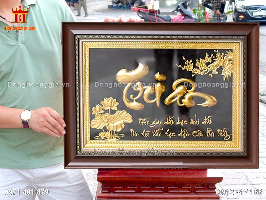 Tranh chữ Tri Ân mạ vàng 24K là món quà tặng ý nghĩa dành tặng thầy cô